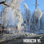 Возле школы для одарённых детей на Заре бьёт фонтан – прорвало теплотрассу, и вода льётся на дорогу (ФОТО; ВИДЕО)